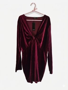 Nasty Gal Velvet V-Neck Long Sleeve Dress in Wine